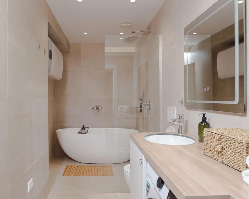 Anna'S Blloku Apartment ติรานา ภายนอก รูปภาพ
